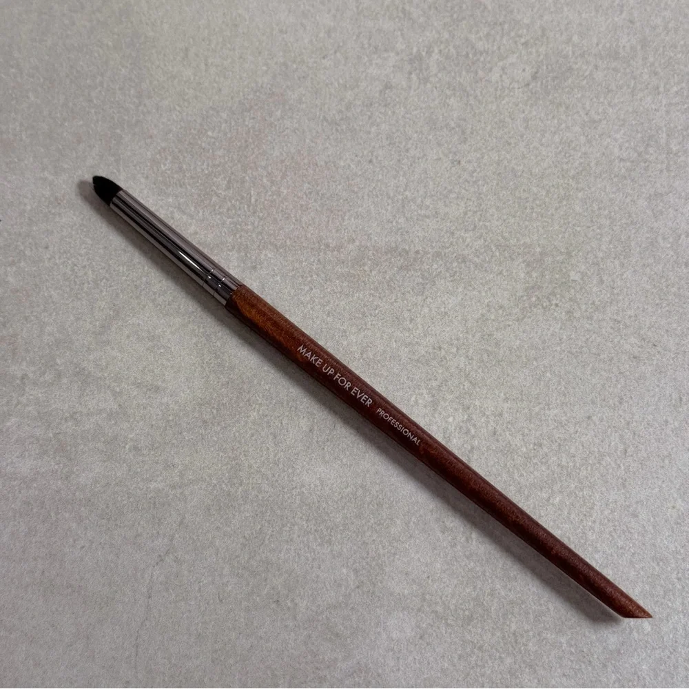 Make Up For Ever 212 Wavy Precision Eye Brush Professional Tool